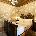 Castle Boutique * Tirana