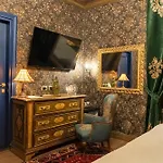 Castle Boutique *